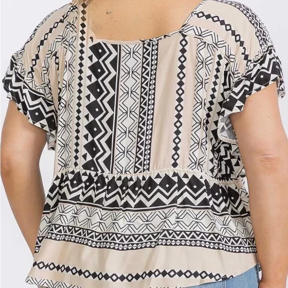 ⭐️Black and White Boxy Cap Sleeve Blouse - Picture 4 of 4